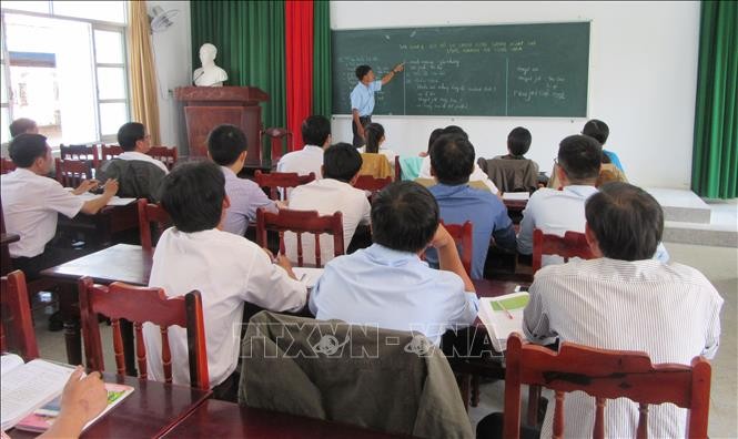 Lớp đào tạo tiếng dân tộc Raglai cho cán bộ, công chức, viên chức tỉnh Ninh Thuận. Ảnh minh họa: Nguyễn Thành/TTXVN Lớp đào tạo tiếng dân tộc Raglai cho cán bộ, công chức, viên chức tỉnh Ninh Thuận. Ảnh minh họa: Nguyễn Thành/TTXVN
