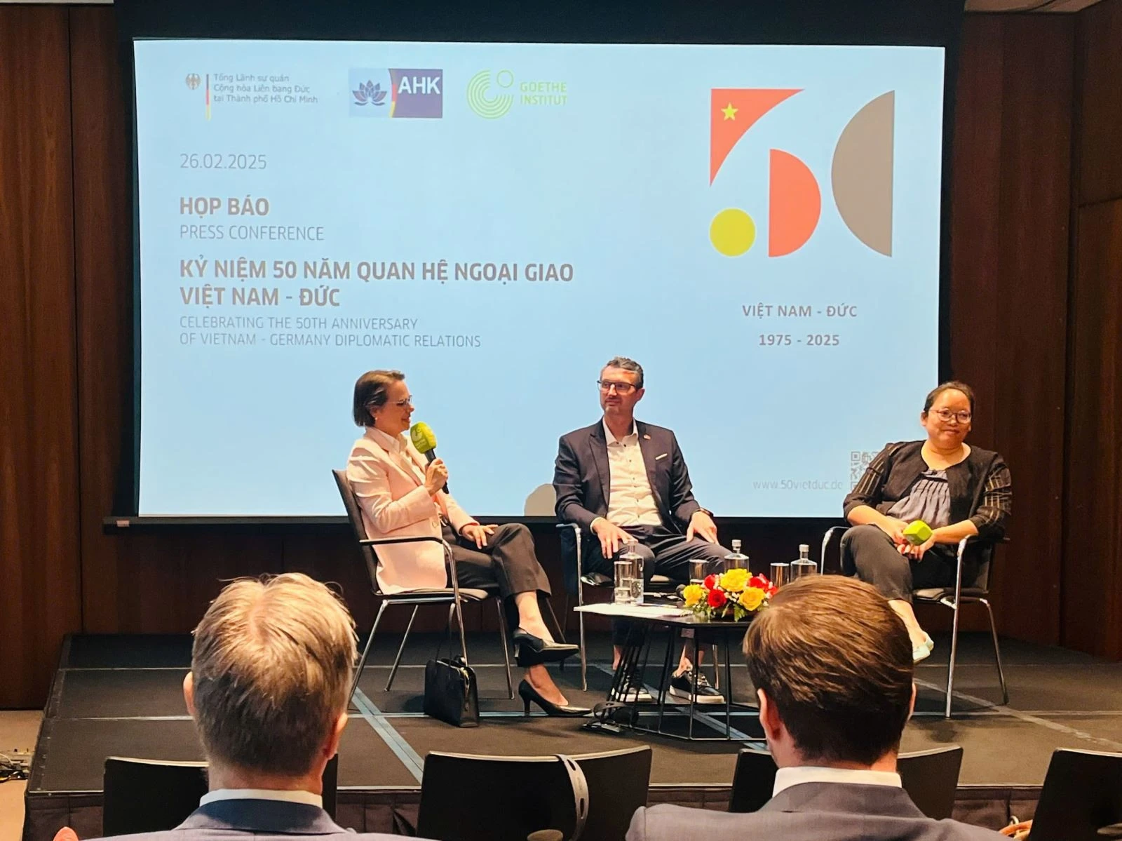 Bà TS. Josefine Wallat, Tổng Lãnh sự Đức tại TP Hồ Chí Minh chia sẻ thông tin về buổi hòa nhạc tại TP Hồ Chí Minh. Ảnh: Hoàng Tuyết