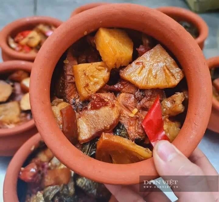 Cá hồi kho của HTX Thức Mai cũng đang bán rất chạy.