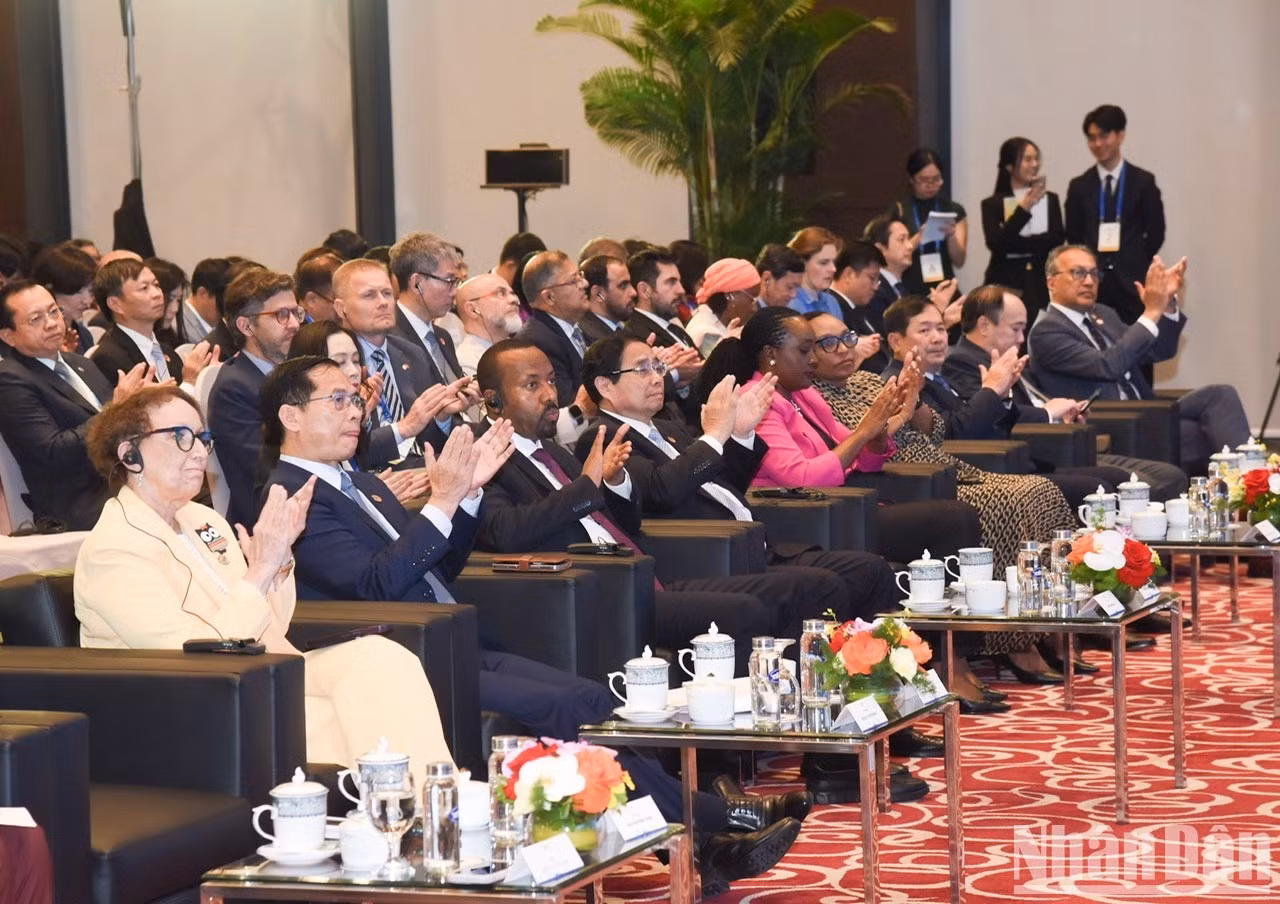 Thủ tướng Phạm Minh Chính và các đại biểu tham dự lễ bế mạc. (Ảnh: TRẦN HẢI)