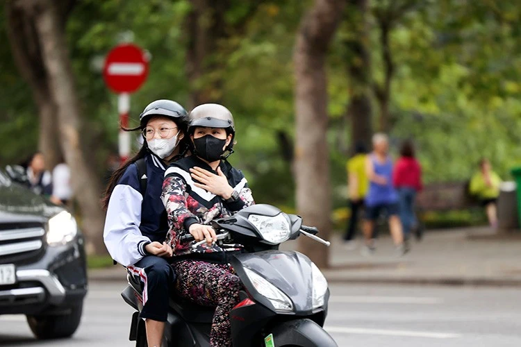 Bắc Bộ mưa rải rác, trời chuyển lạnh.