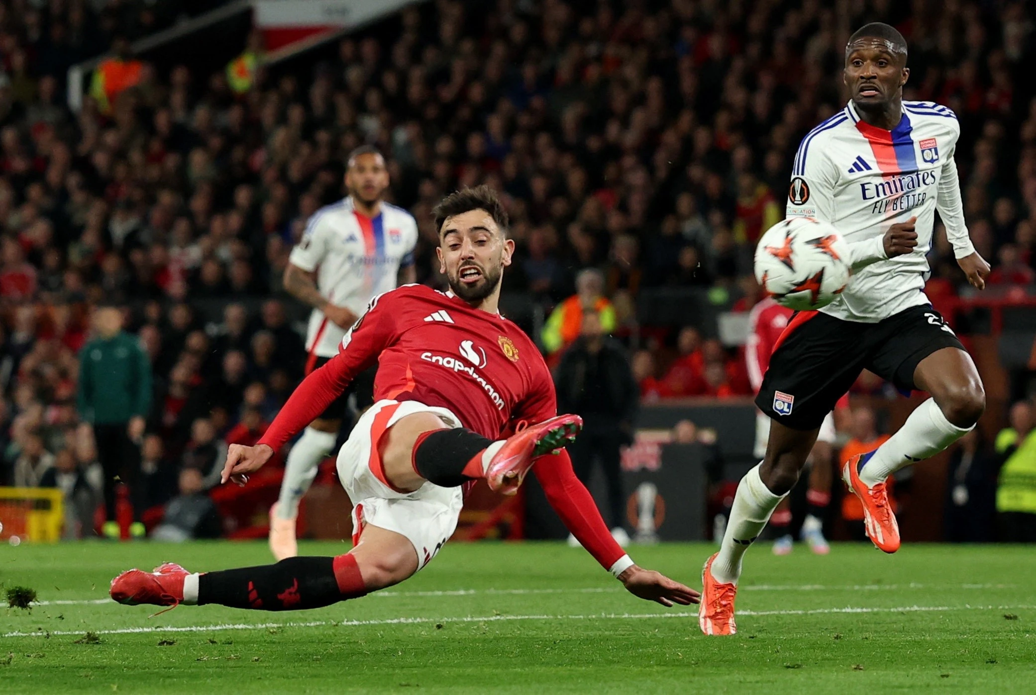 Hầu hết vị trí của MU đều chơi ấn tượng trong hiệp một.