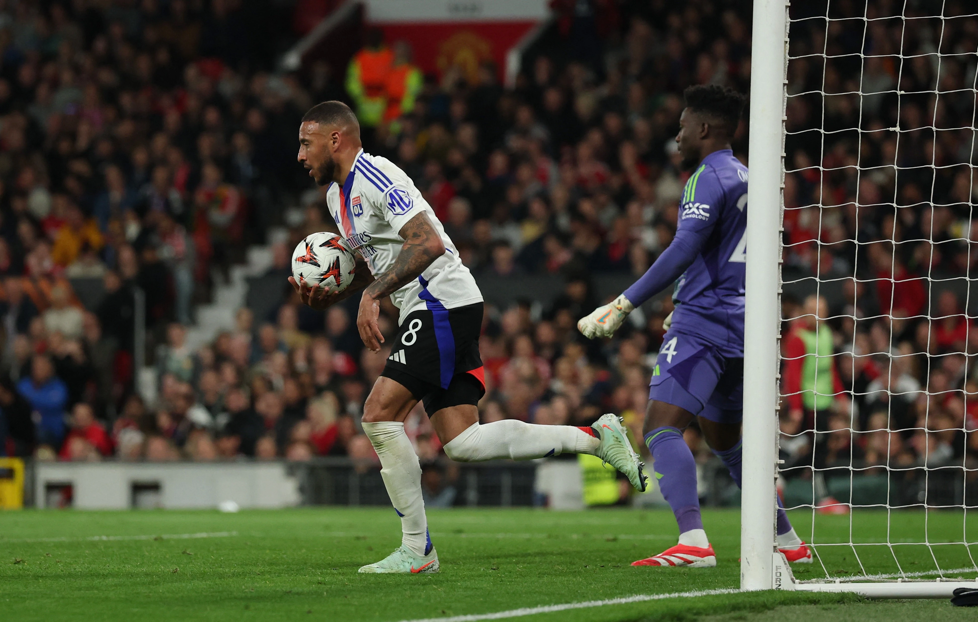 MU trả giá vì phung phí cơ hội.