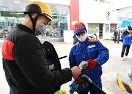 Giá xăng được điều chỉnh giảm. Ảnh: Minh Hiền