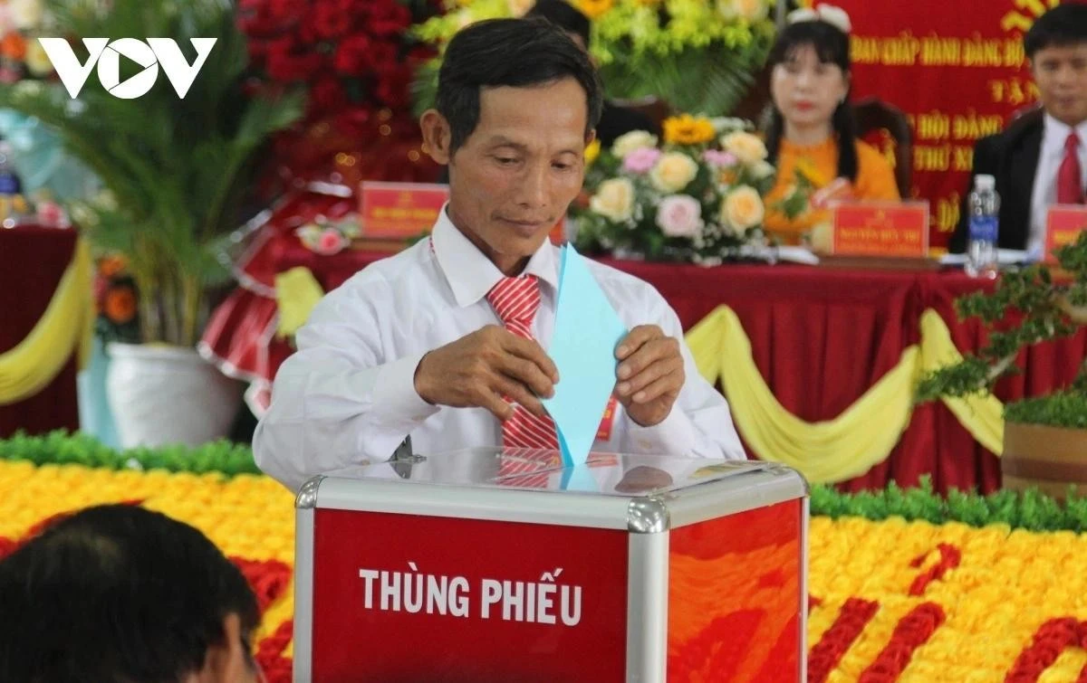 Đại biểu bỏ phiếu bầu tại Đại hội đại biểu Đảng bộ xã Cát Thành, huyện Phù Cát lần thứ XI, nhiệm kỳ 2025 - 2030 diễn ra tháng 2/2025.