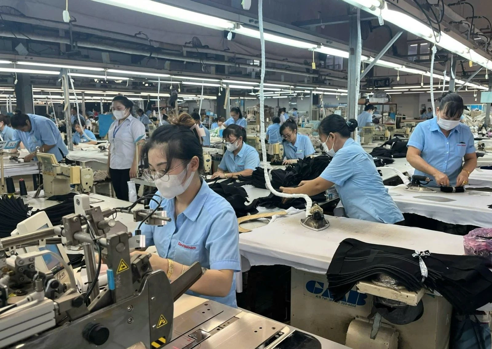 Doanh nghiệp trong ngành dệt may sẽ chịu tác động lớn từ việc áp dụng mức thuế mới của Mỹ.