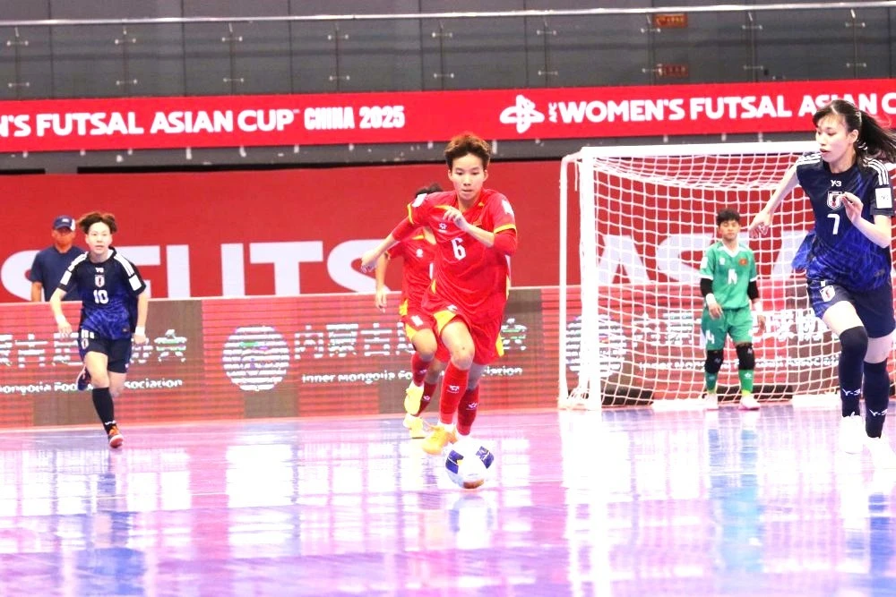 Tuyển futsal nữ Việt Nam dừng bước đầy tiếc nuối trước Nhật Bản tại tứ kết giải vô địch futsal nữ châu Á 2025, lỡ hẹn giấc mơ World Cup. Ảnh: VFF