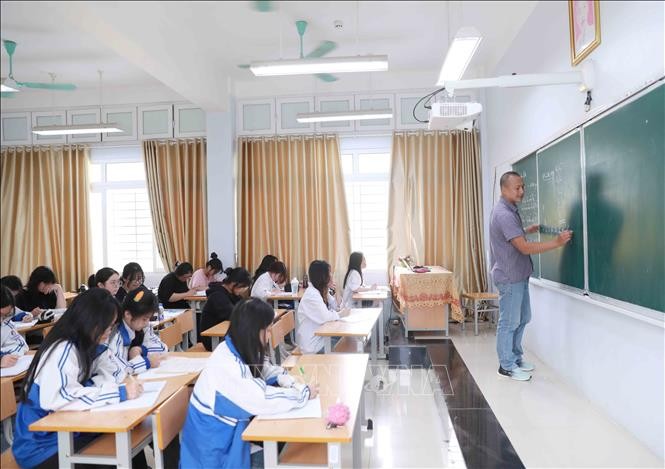Kỳ thi tốt nghiệp Trung học phổ thông luôn được chuẩn bị từ sớm, từ xa. Ảnh tư liệu - minh họa: Quý Trung/TTXVN Kỳ thi tốt nghiệp Trung học phổ thông luôn được chuẩn bị từ sớm, từ xa. Ảnh tư liệu - minh họa: Quý Trung/TTXVN