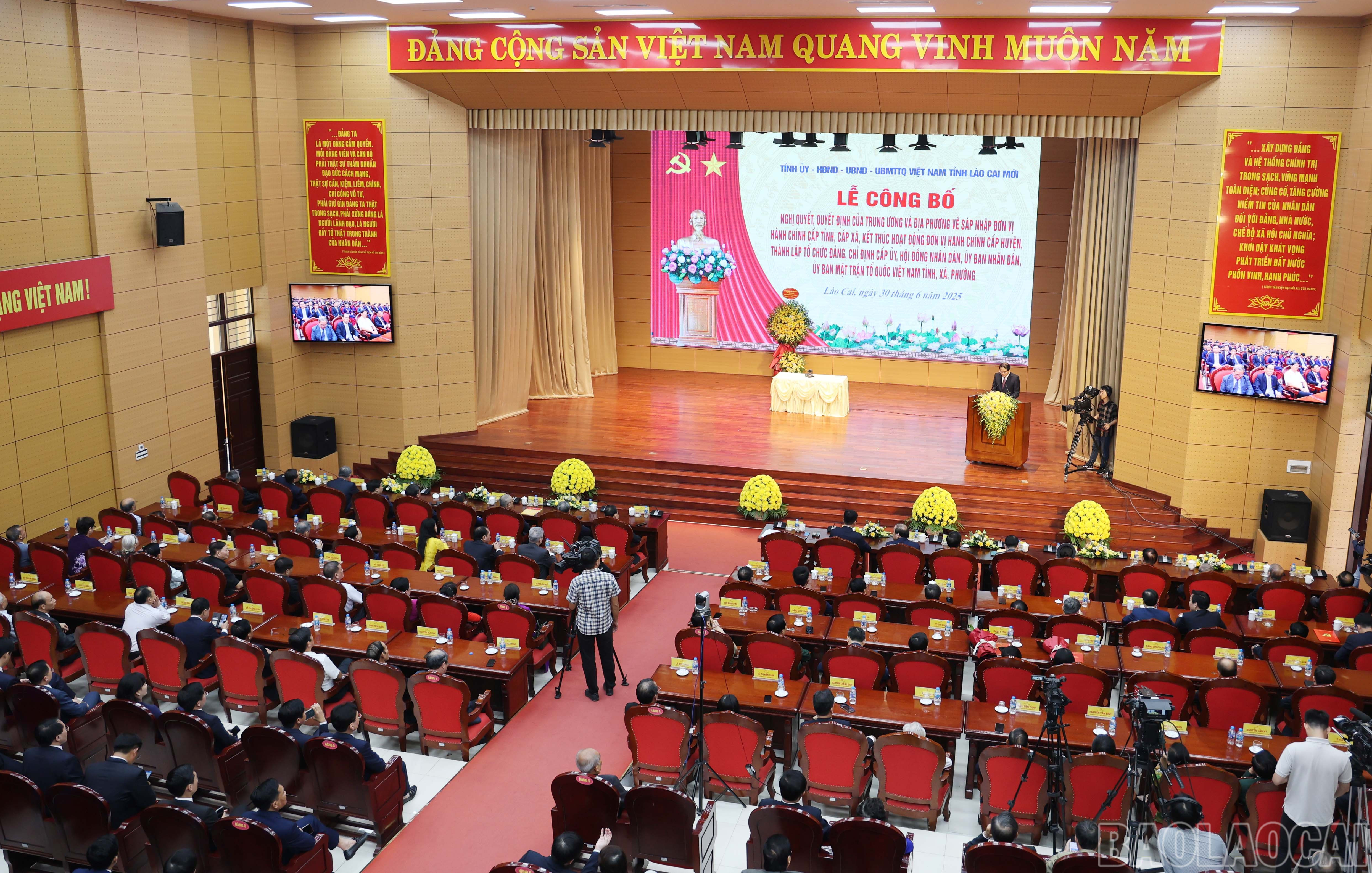 Quang cảnh lễ công bố. Ảnh: Thành Phú baolaocai-br_6333.jpg
