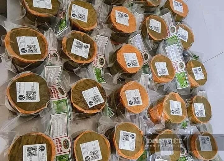 Cận cảnh sản phẩm giò được chế biến từ cá hồi của HTX Thức Mai.