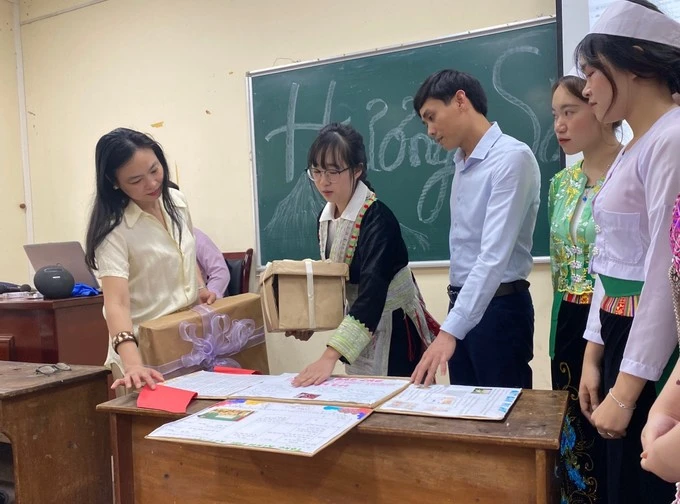 Thúy tích cực tham gia nhiều chương trình, hoạt động vì đồng bào dân tộc thiểu số.