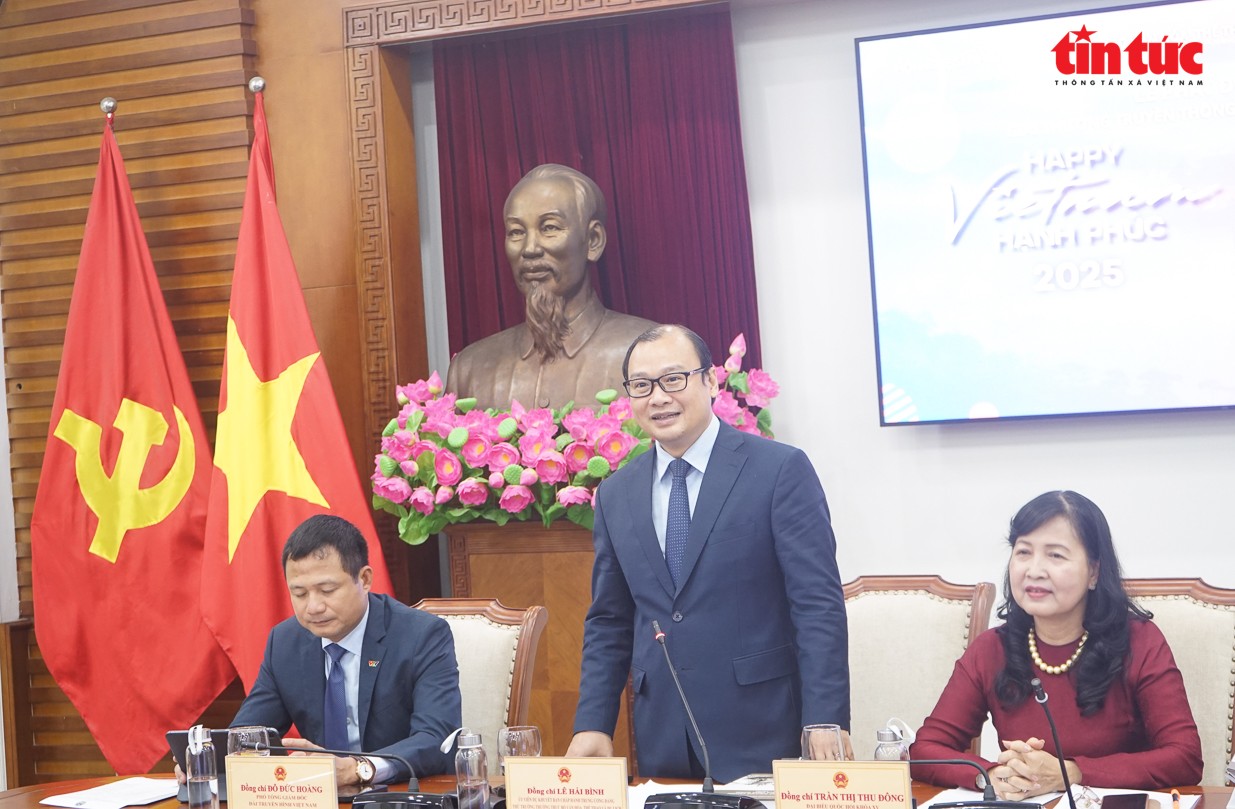 Thứ trưởng Thường trực Bộ Văn hóa, Thể thao và Du lịch Lê Hải Bình phát động giải thưởng. Thứ trưởng Thường trực Bộ Văn hóa, Thể thao và Du lịch Lê Hải Bình phát động giải thưởng.