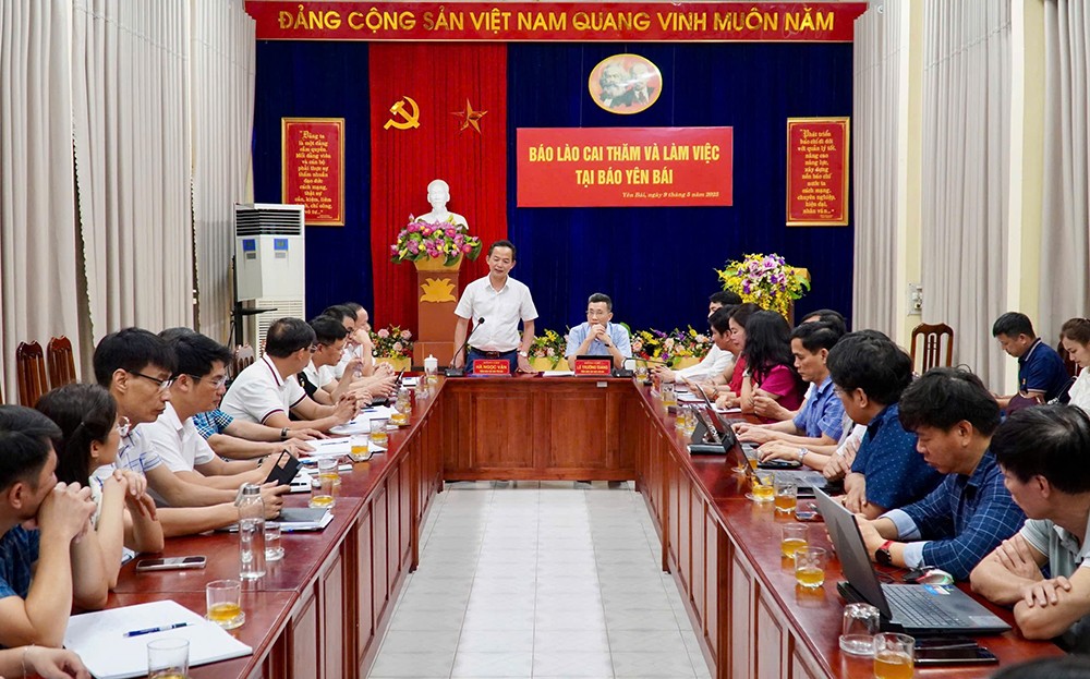 Đồng chí Hà Ngọc Văn, Tổng biên tập Báo Yên Bái phát biểu tại buổi làm việc. 350020-9-5-bao1.jpg