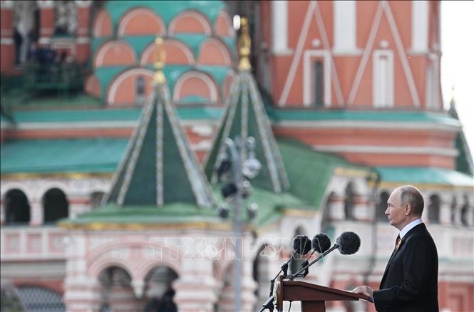 Tổng thống Nga Vladimir Putin phát biểu tại lễ duyệt binh kỷ niệm 80 năm Ngày Chiến thắng phát xít trên quảng trường Đỏ ở thủ đô Moskva, ngày 9/5/2025. Ảnh: AA/TTXVN Tổng thống Nga Vladimir Putin phát biểu tại lễ duyệt binh kỷ niệm 80 năm Ngày Chiến thắng phát xít trên quảng trường Đỏ ở thủ đô Moskva, ngày 9/5/2025. Ảnh: AA/TTXVN