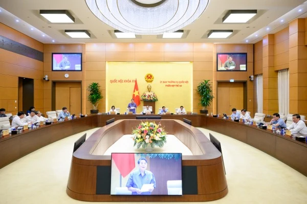 Toàn cảnh phiên họp.