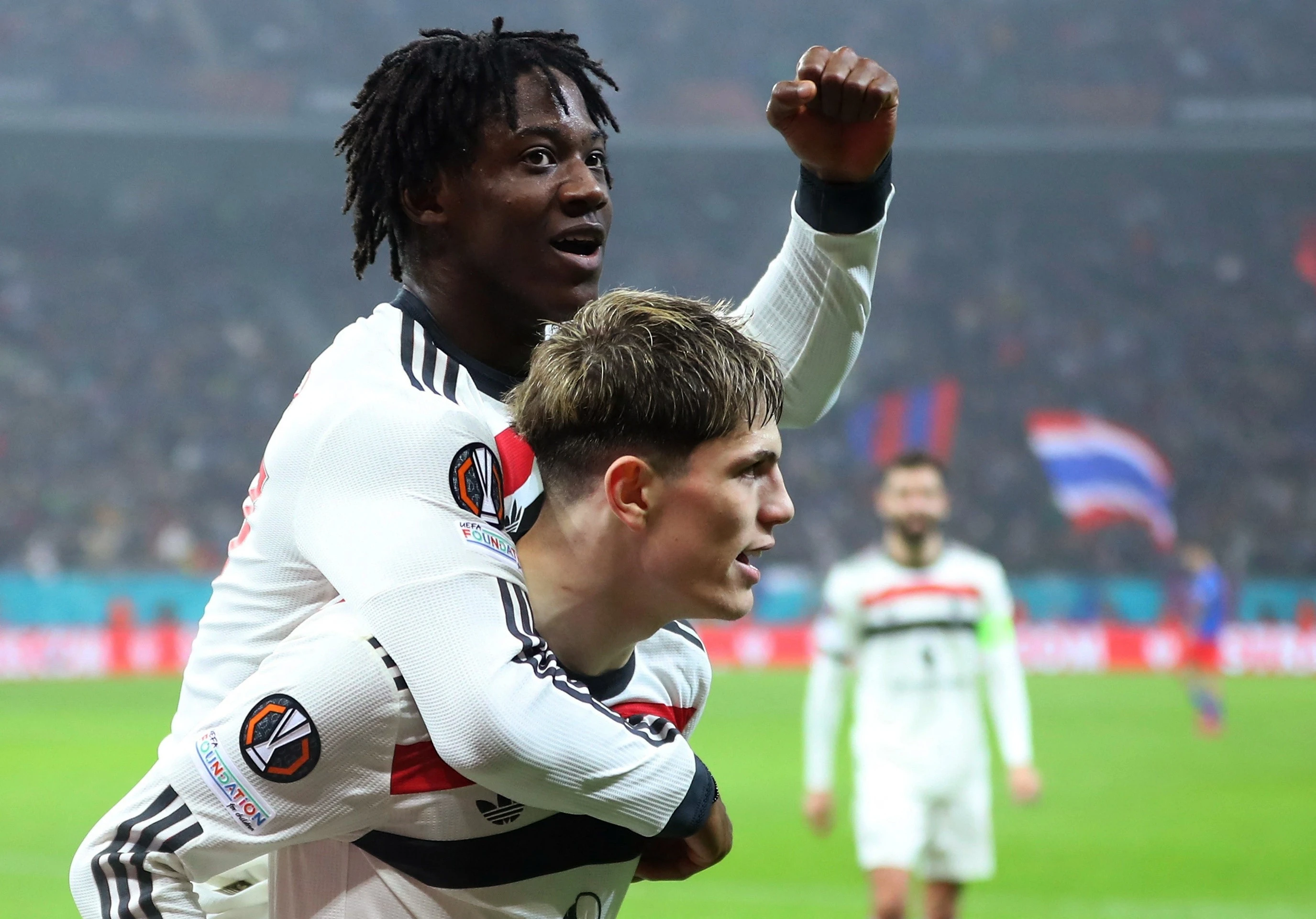 3. Manchester United: Trái ngược với phong độ tại Premier League, MU là CLB duy nhất kết thúc vòng phân hạng Europa League với thành tích bất bại (5 thắng, 3 hòa). Ở lượt trận cuối, "Quỷ đỏ" đánh bại FCSB để vươn lên thứ 3. Trong lịch sử 7 lần dự giải đấu cúp hạng 2 châu Âu, MU đều giành vé vào vòng loại trực tiếp.