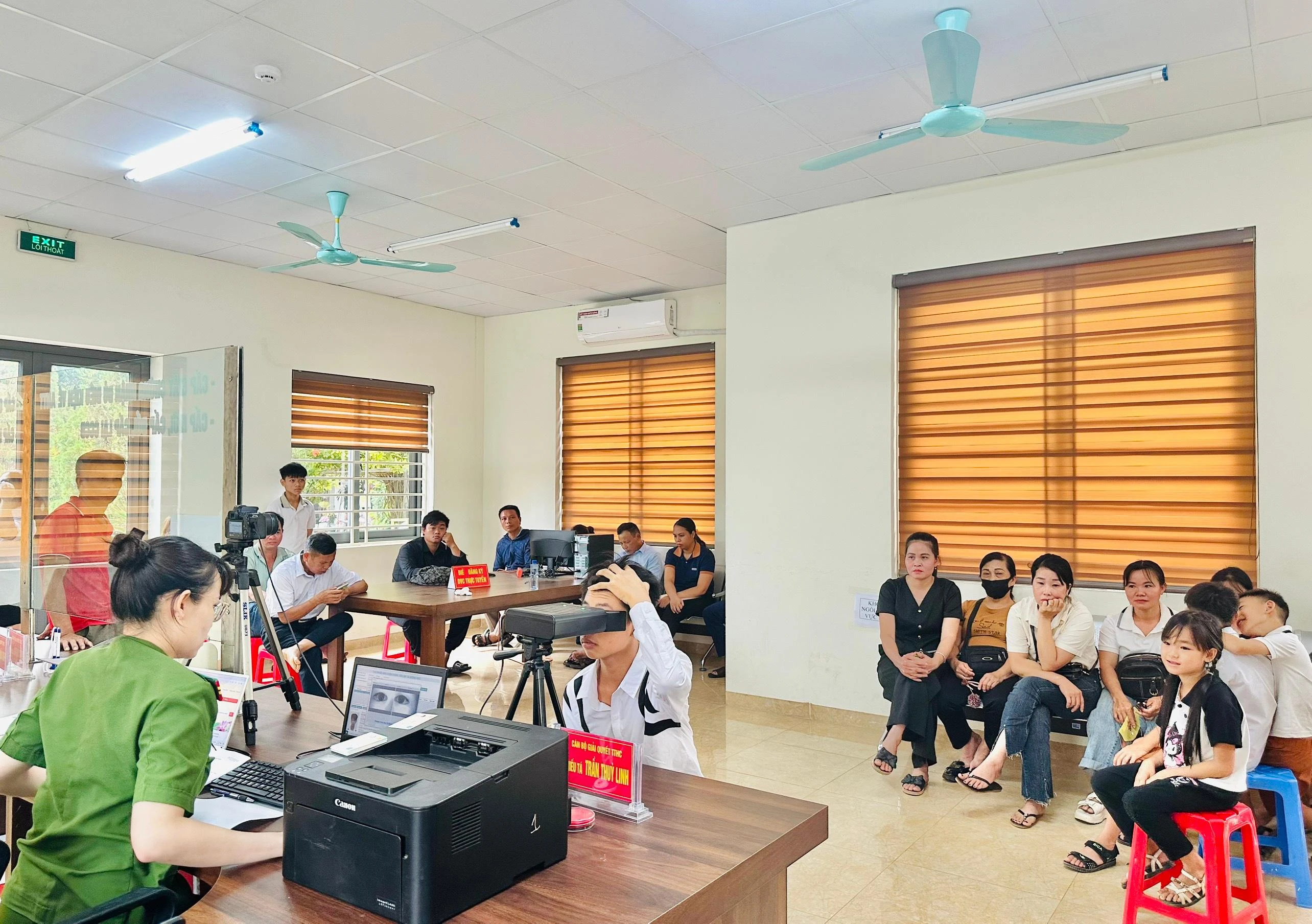 Công an huyện Bảo Thắng đảm bảo cơ sở vật chất phục vụ người dân tới làm thẻ Căn cước.jpg