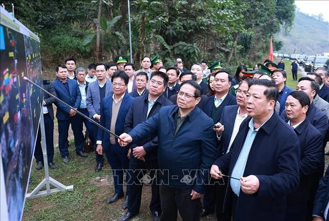 Thủ tướng Phạm Minh Chính khảo sát dự án đường sắt Lào Cai - Hà Nội - Hải Phòng đoạn qua tỉnh Lào Cai hồi tháng 12/2024.