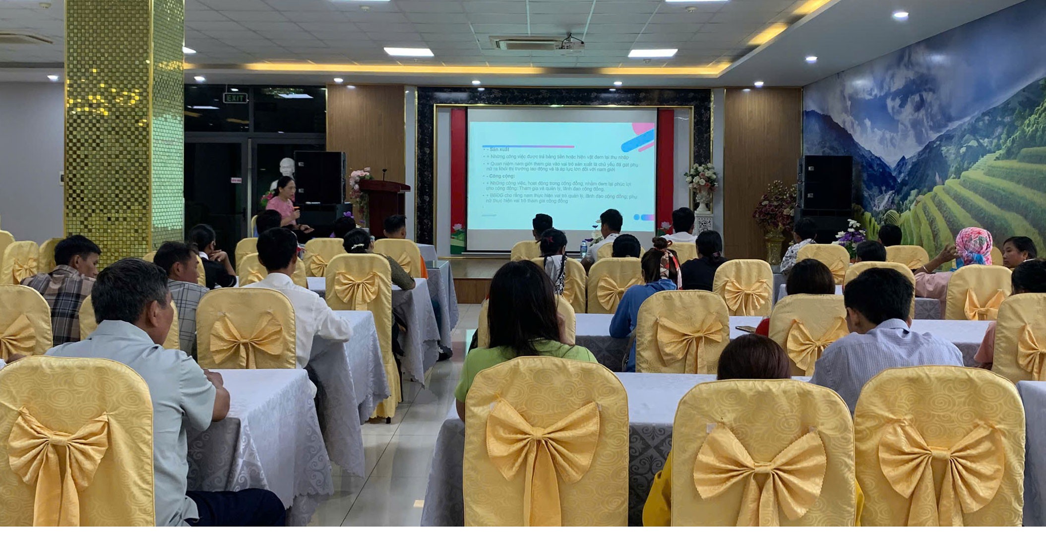 ទិដ្ឋភាពសន្និសីទបណ្តុះបណ្តាល។ qc.jpg