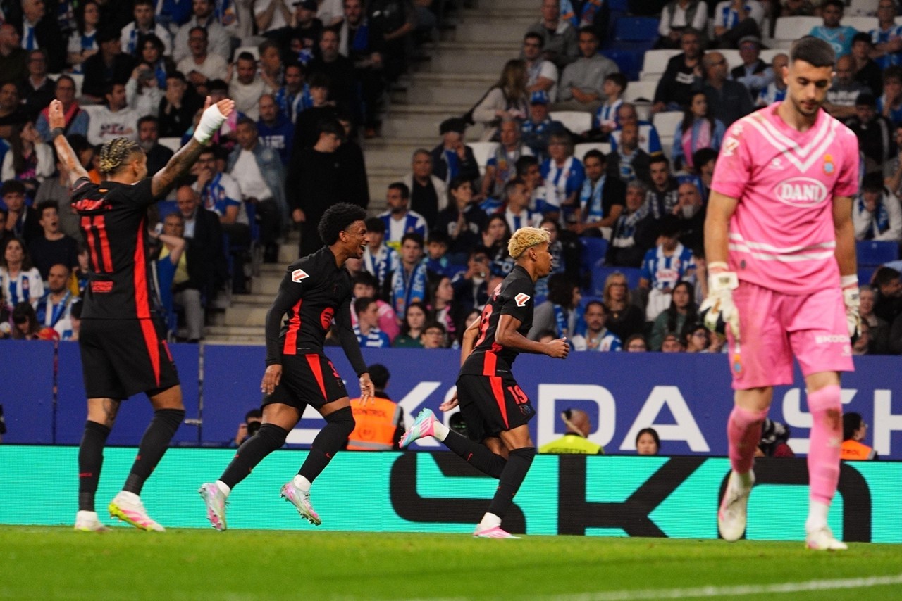 Yamal ghi tuyệt phẩm khai thông thế bế tắc cho Barca - Ảnh: La Liga barca-yamal-20803.jpg
