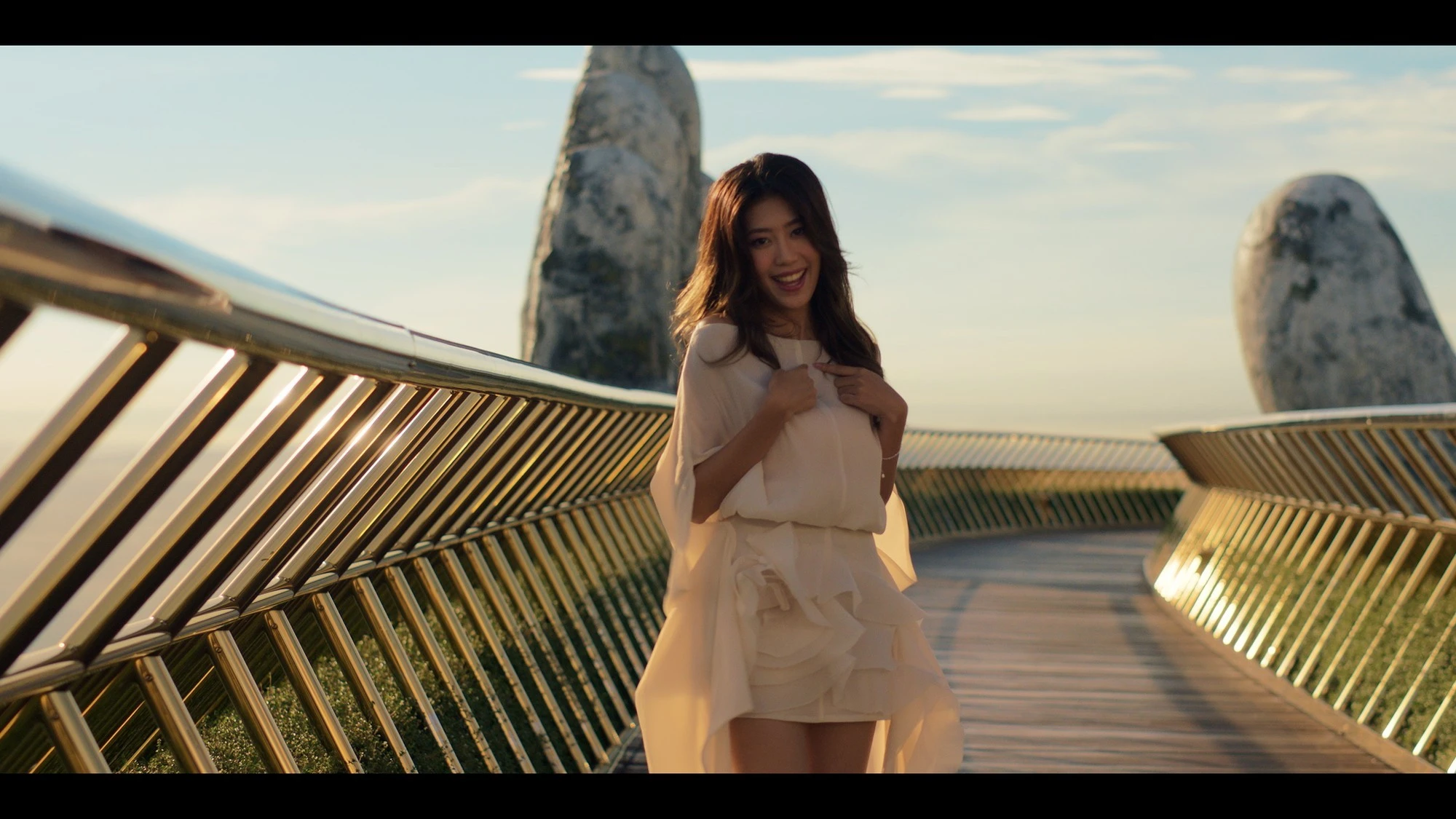 Phim được ghi hình tại nhiều danh lam thắng cảnh của Việt Nam.