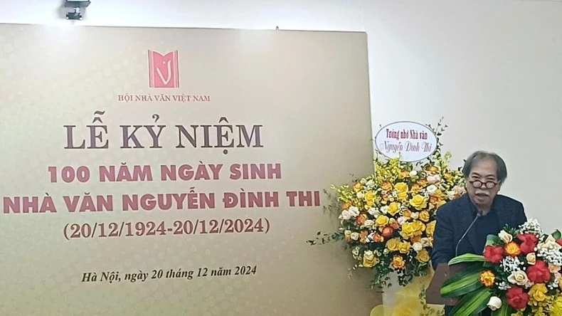 Chủ tịch Hội Nhà văn Việt Nam Nguyễn Quang Thiều phát biểu tại buổi lễ.