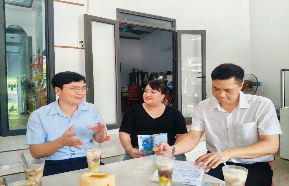 ផ្សព្វផ្សាយគោលនយោបាយធានារ៉ាប់រងសង្គមស្ម័គ្រចិត្តនៅគ្រួសារលោកស្រី Tran Thi Thanh។ bh3.jpg