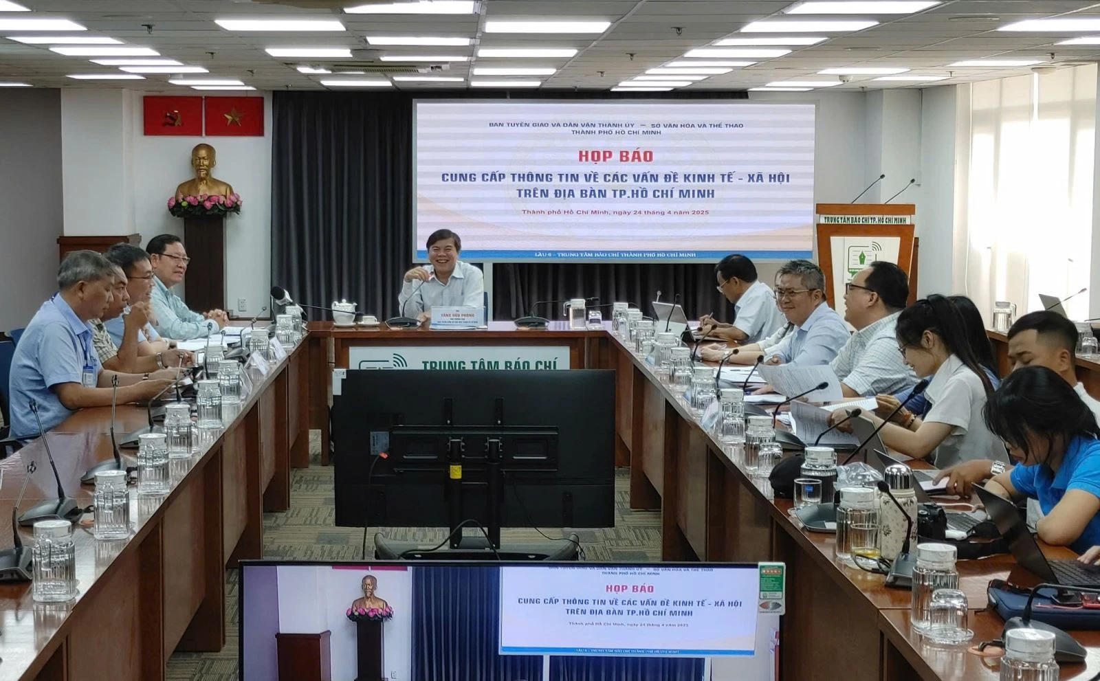 Quảng cảnh buổi họp báo chiều 24/4. Ảnh: CTV