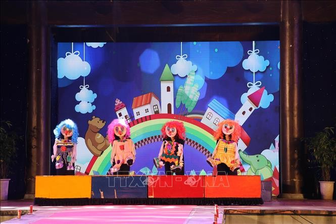 Nhiều hoạt động đặc sắc, hấp dẫn, mang đến một không gian văn hóa - nghệ thuật sống động, sáng tạo. Ảnh: Hải Yến/TTXVN. Nhiều hoạt động đặc sắc, hấp dẫn, mang đến một không gian văn hóa - nghệ thuật sống động, sáng tạo. Ảnh: Hải Yến/TTXVN.