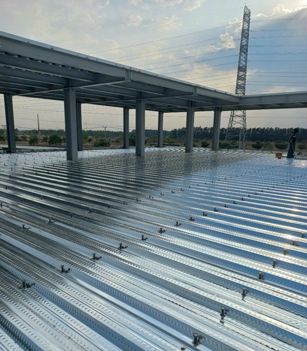 Tôn sàn Deck là giải pháp được ứng dụng rộng rãi tại các công trình xây dựng. ton-1.png
