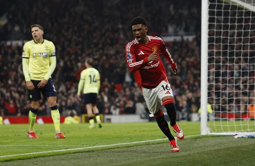 Amad Diallo ăn mừng bàn thắng vào lưới Southampton. Ảnh: Getty