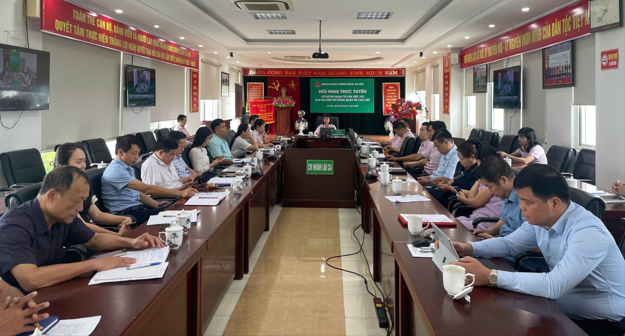 Quang cảnh hội nghị tại điểm cầu Ngân hàng CSXH Chi nhánh tỉnh Lào Cai. Ảnh: Nguyễn Thu z6675947080864-33508fd67b976e2f57be120ac55c0da5-8483.jpg