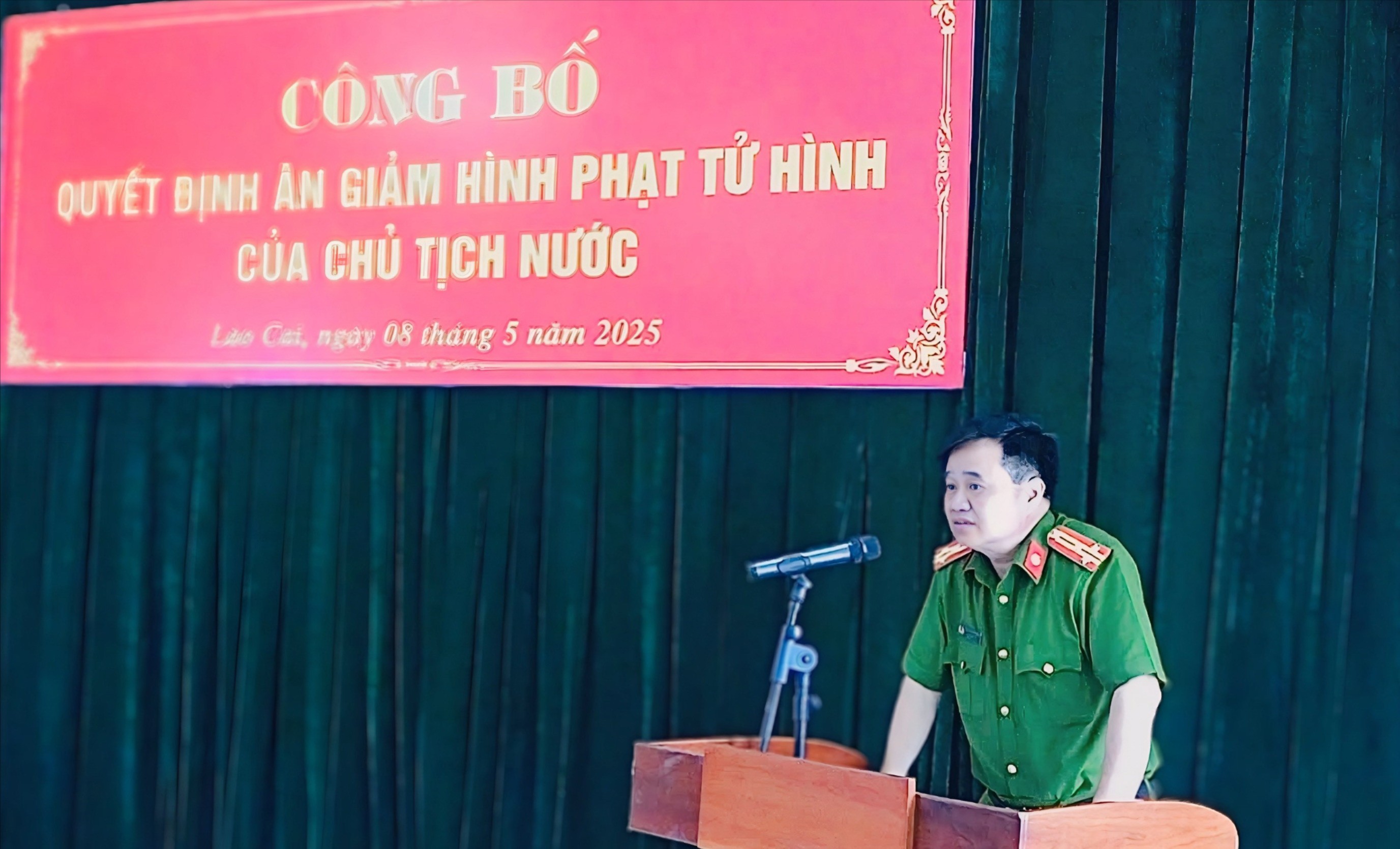 Lãnh đạo Trại Tạm giam phát biểu tại lễ công bố quyết định. anh-2-lanh-dao-trai-tam-giam-phat-bieu-tai-buoi-cong-bo-quyet-dinh-8839.jpg