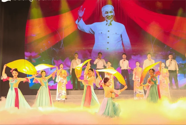 Hàng nghìn nghệ sĩ quần chúng sẽ tham gia Liên hoan ‘Tiếng hát Làng Sen’ năm 2025. Ảnh: Đức Anh