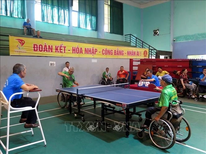 Các vận động viên tham gia thi đấu ở Giải Vô địch quốc gia các môn Cầu lông, Bóng bàn, Cử tạ, Quần vợt xe lăn người khuyết tật năm 2024. Ảnh: Thu Hằng/TTXVN