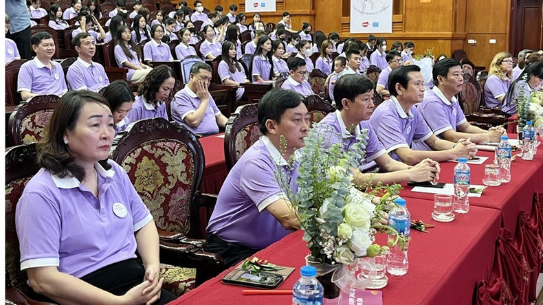 Các đại biểu tham dự Lễ mít-tinh. Các đại biểu tham dự Lễ mít-tinh.
