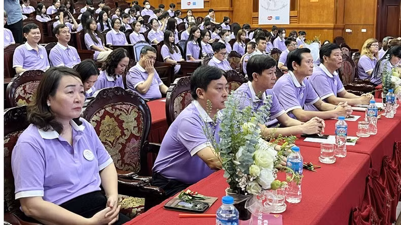 Các đại biểu tham dự Lễ mít-tinh.