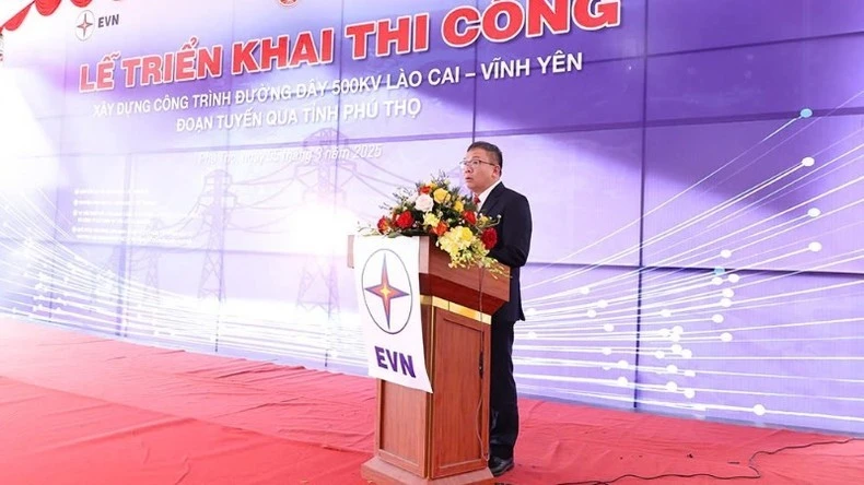 Phó Tổng giám đốc EVN Phạm Hồng Phương phát biểu ý kiến tại buổi lễ. (Ảnh: EVN)