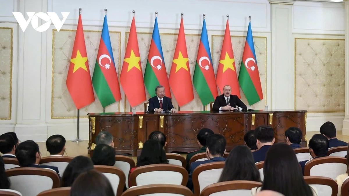 Việt Nam - Azerbaijan bày tỏ sẵn sàng thúc đẩy hợp tác kinh tế thực chất, toàn diện, triển khai hiệu quả các văn kiện đã ký kết, nâng cao hiệu quả các cơ chế hợp tác kinh tế song phương. Việt Nam - Azerbaijan bày tỏ sẵn sàng thúc đẩy hợp tác kinh tế thực chất, toàn diện, triển khai hiệu quả các văn kiện đã ký kết, nâng cao hiệu quả các cơ chế hợp tác kinh tế song phương.