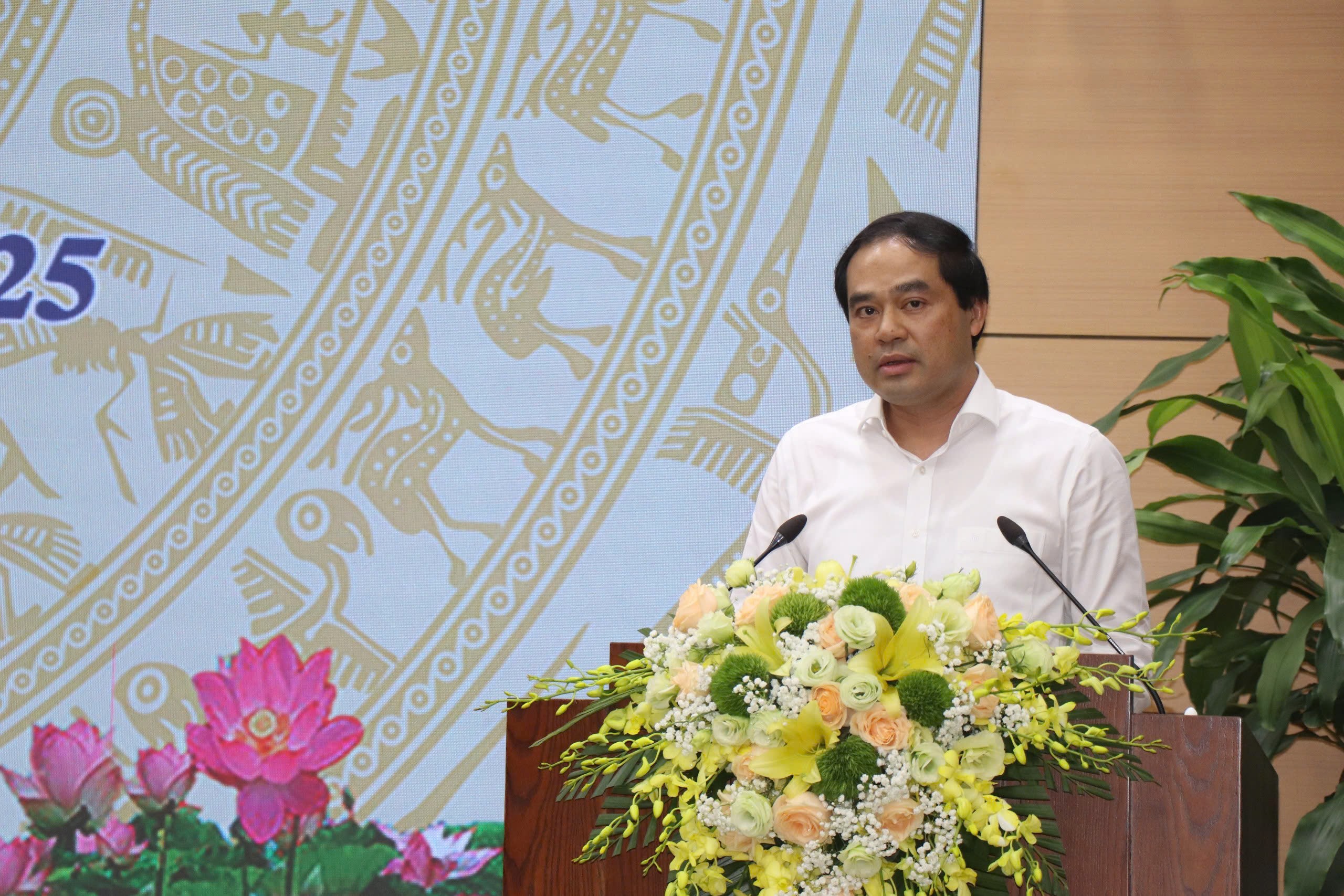 Đồng chí Trịnh Xuân Trường, Bí thư Tỉnh ủy - Chủ tịch UBND tỉnh Lào Cai phát biểu tiếp thu các ý kiến tại buổi làm việc. z6580045594463-9da951a81f56dbeebbebf5bdd33285a6.jpg
