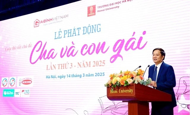 Nhà báo Hồ Minh Chiến - Tổng Biên tập Tạp chí Gia đình Việt Nam, Trưởng Ban tổ chức cuộc thi viết "Cha và con gái" phát biểu tại lễ phát động cuộc thi sáng ngày 14/3.