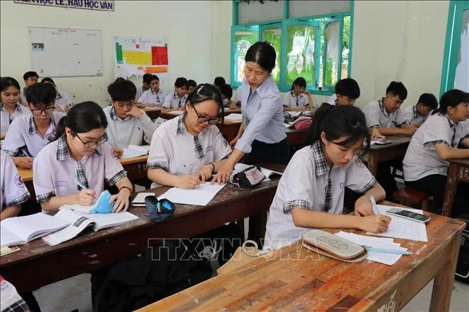 Học sinh Trường THPT Chu Văn An (thành phố Phan Rang – Tháp Chàm, Ninh Thuận) tập trung ôn tập môn Toán cho Kỳ thi tốt nghiệp THPT năm 2025. Ảnh: Nguyễn Thành/TTXVN