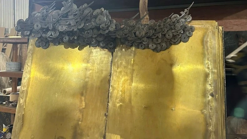 Mô hình tác phẩm được làm thử rất nhiều lần.