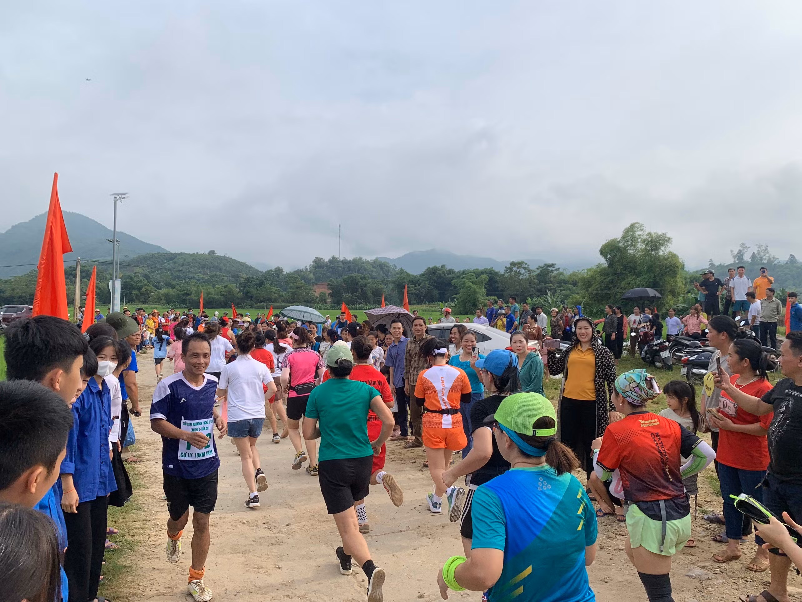 giai-chay-marathon-nghia-do-xanh-lan-thu-2-nam-2023-2321.jpg