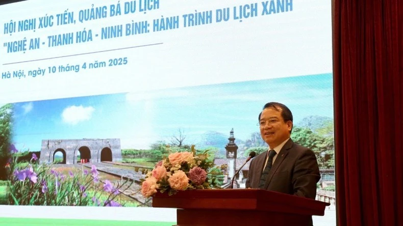 Phó Cục trưởng Cục Du lịch Quốc gia Việt Nam Hà Văn Siêu phát biểu tại hội nghị.