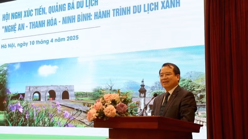 Phó Cục trưởng Cục Du lịch Quốc gia Việt Nam Hà Văn Siêu phát biểu tại hội nghị.