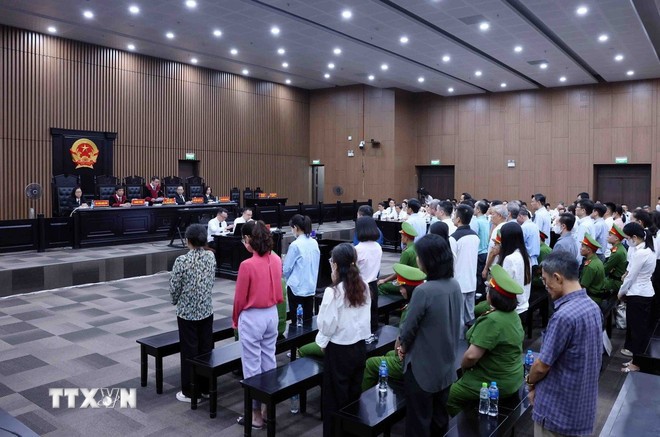 Các bị cáo tại phiên xét xử sơ thẩm vụ án xảy ra tại Tập đoàn FLC. (Ảnh: Phạm Kiên/TTXVN) Các bị cáo tại phiên xét xử sơ thẩm vụ án xảy ra tại Tập đoàn FLC. (Ảnh: Phạm Kiên/TTXVN)