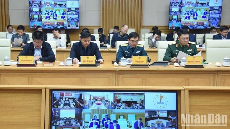 Đại diện các nhà thầu, đơn vị thi công các dự án giao thông trọng điểm tham dự Phiên họp. (Ảnh: TRẦN HẢI)