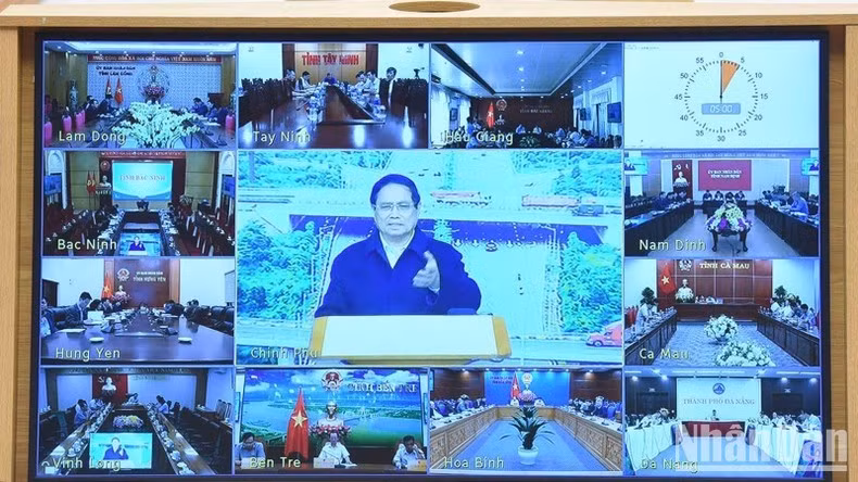 Phiên họp thứ 16 của Ban Chỉ đạo được truyền trực tuyến tới trụ sở Ủy ban nhân dân các địa phương có dự án giao thông trọng điểm. (Ảnh: TRẦN HẢI)