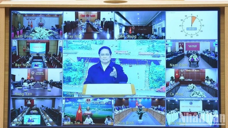 Phiên họp thứ 16 của Ban Chỉ đạo được truyền trực tuyến tới trụ sở Ủy ban nhân dân các địa phương có dự án giao thông trọng điểm. (Ảnh: TRẦN HẢI)